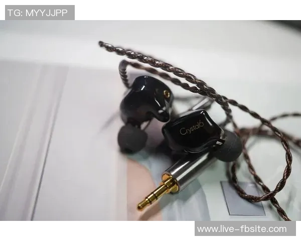 全屏沉浸体验,耳机加持,感受铁人客场的激情与震撼力量 全屏沉浸体验,耳机加持,感受铁人客场的激情与震撼力量