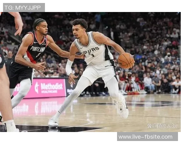 文班在移动中接球威胁显著马刺应加强战术调整以提升进攻效率 文班在移动中接球威胁显著马刺应加强战术调整以提升进攻效率