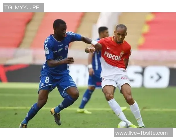 廷伯谈多位置能力与范迪克搭档的优势与信心提升 廷伯谈多位置能力与范迪克搭档的优势与信心提升