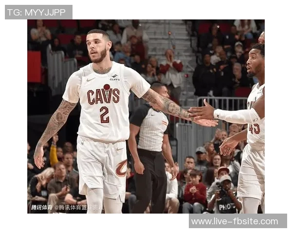 米切尔称赞朗佐组织能力提升三分球进步助力队友得分 米切尔称赞朗佐组织能力提升三分球进步助力队友得分