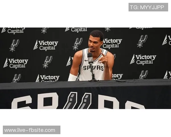 文班亚马谈弗拉格攻防两端的影响力防守他的挑战与困难